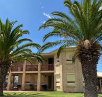 Whispering Palms - Accommodation ACT