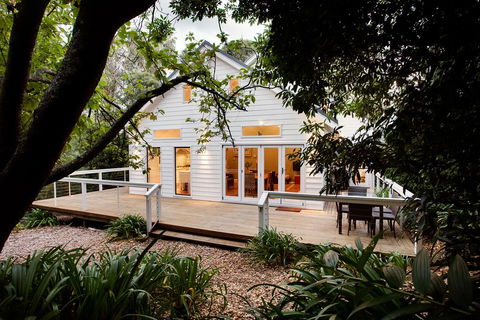 White Cottage - Accommodation ACT 3