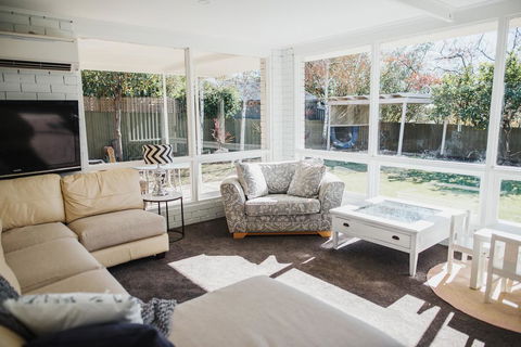 White On Wright Clare - Accommodation ACT 2