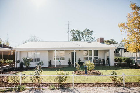 White On Wright Clare - Accommodation ACT 0