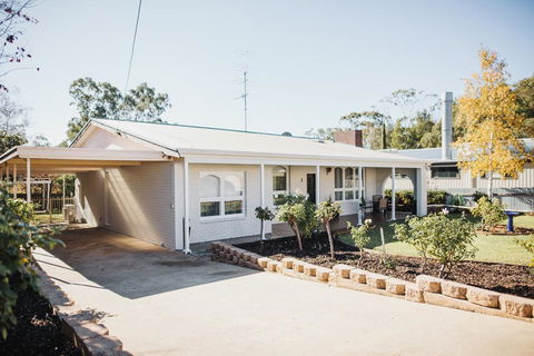 White On Wright Clare - Accommodation ACT 1
