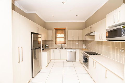 William Cottage Central Heritage Home - Accommodation ACT 0