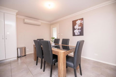Wonderful Windred Modern, Comfy, Quiet - Accommodation ACT 0