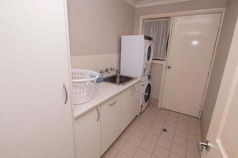 Wonderful Windred Modern, Comfy, Quiet - Accommodation ACT 2