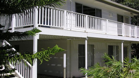 Wonky Pine Beach House, NARRWALLEE- 4 Bedroom - Accommodation ACT 0