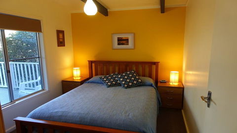 Wonky Pine Beach House, NARRWALLEE- 4 Bedroom - Accommodation ACT 3
