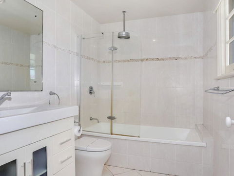 Yamba Pilot Cottage 2 - Pets Welcome - Close To Beach - Accommodation ACT 3