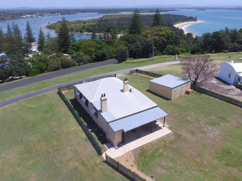 Yamba Pilot Cottage 2 - Pets Welcome - Close To Beach - Accommodation ACT 0