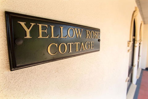 Yellow Rose Cottage - Accommodation ACT 3