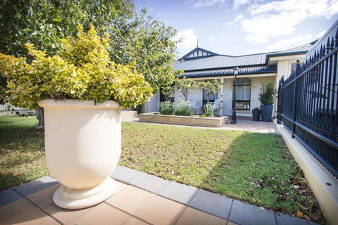 Yellow Rose Cottage - Accommodation ACT 1