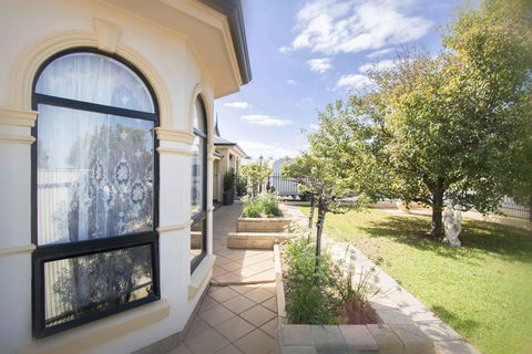 Yellow Rose Cottage - Accommodation ACT 2