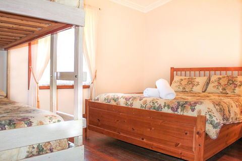 York Cottages And Burnley House - Accommodation ACT 2