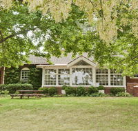 York Cottage - grand gate house and enchanting gardens - Accommodation ACT