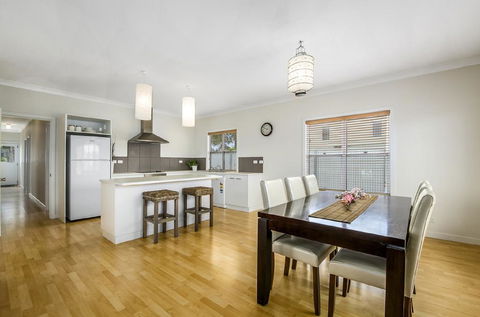 Zaahira House - Accommodation ACT 3