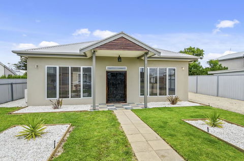 Zaahira House - Accommodation ACT 0