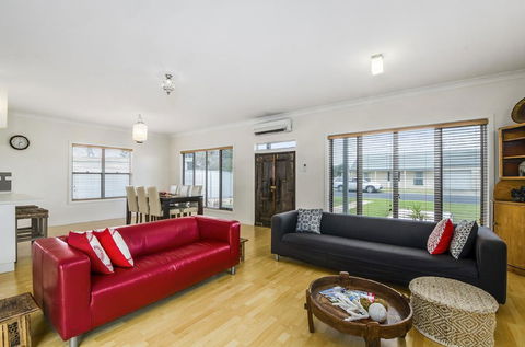 Zaahira House - Accommodation ACT 1