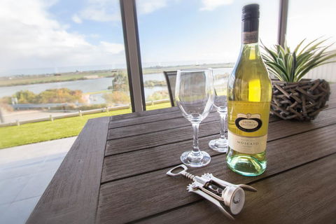 Serenity And Sweeping Murray River Views - Accommodation ACT 2