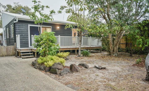 Currimundi Beach House - 1min To Currimundi Lake & Beach - Accommodation ACT 0