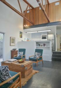 Currimundi Beach House - 1min To Currimundi Lake & Beach - Accommodation ACT 5