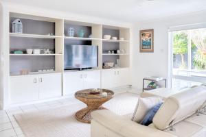 Relax At Bokarina Beach House Walk To Beach Relax By The Pool - Accommodation ACT 6