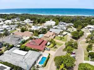 Relax At Bokarina Beach House Walk To Beach Relax By The Pool - Accommodation ACT 4