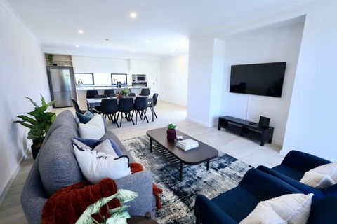 34 High End Quality Home - Glendalough - Sleeps 8 - Accommodation ACT 1