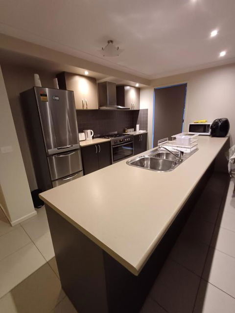 A Beautiful And Spacious Home. - Accommodation ACT 3