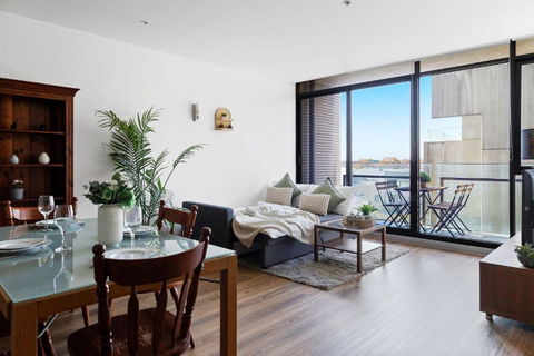 A Chic 2BR Apt Near Melbourne Uni FREE Parking - Accommodation ACT 2