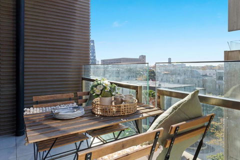 A Chic 2BR Apt Near Melbourne Uni FREE Parking - Accommodation ACT 4
