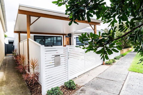 A Chic Coastal Hideaway At Toowoon Bay Beach - Accommodation ACT 1