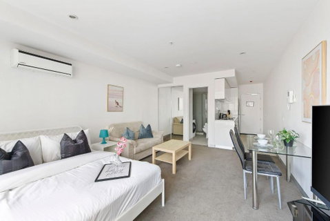 A Chic Studio Only A 4-min Walk To Victoria Market - Accommodation ACT 1