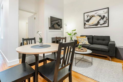 A Carlton Classic - Quaint Inner-City Getaway - Accommodation ACT 0