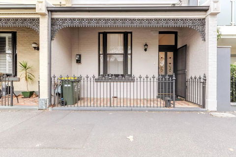 A Carlton Classic - Quaint Inner-City Getaway - Accommodation ACT 4