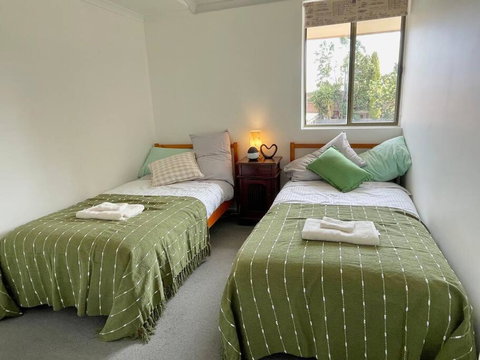 Aloha Adelaide - Accommodation ACT 2