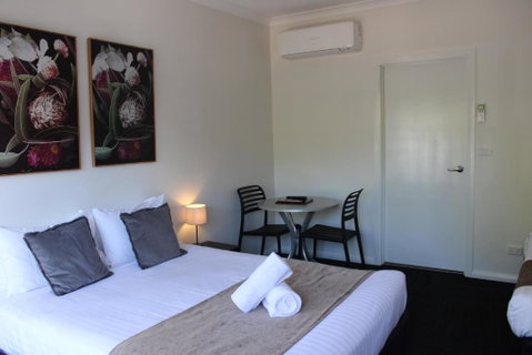 Alpine Hotel Bright - Accommodation ACT 2