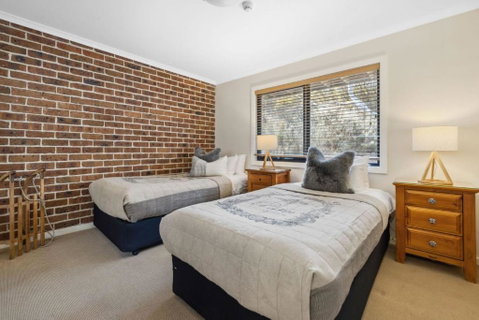 Albina - Accommodation ACT 4