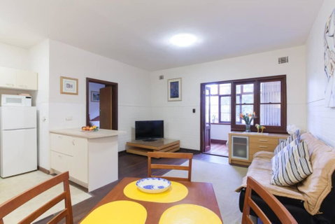 B3 Crawley Apartment 1 BRM & Sleepout Near UWA - Accommodation ACT 2