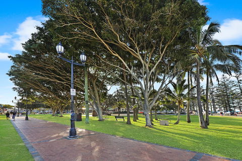Pacific Regis Beachfront Holiday Apartments - Accommodation ACT 18