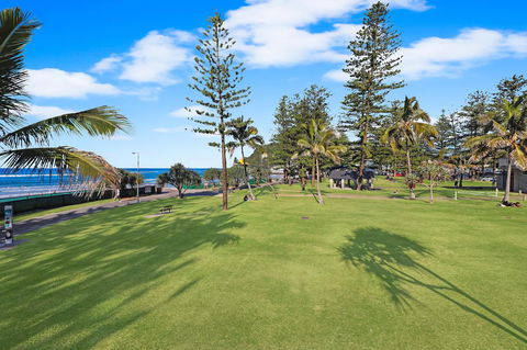 Pacific Regis Beachfront Holiday Apartments - Accommodation ACT 15