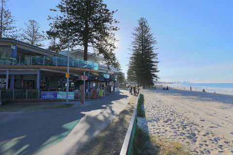 Pacific Regis Beachfront Holiday Apartments - Accommodation ACT 17