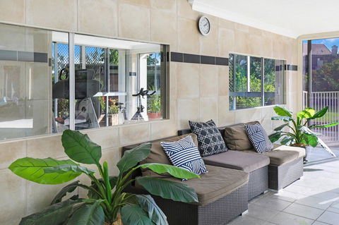 Pacific Regis Beachfront Holiday Apartments - Accommodation ACT 7