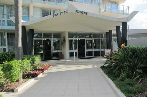 Pacific Regis Beachfront Holiday Apartments - Accommodation ACT 10