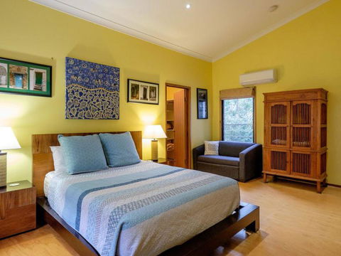 Five Bimba (Tractor House) - Accommodation ACT 6