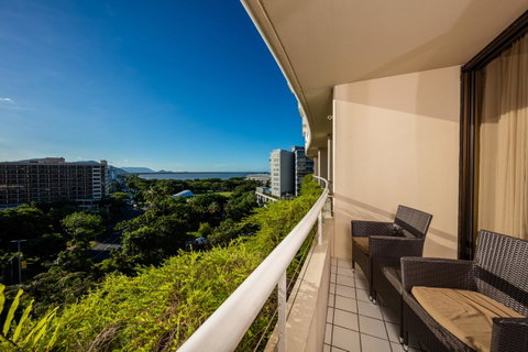 Hilton Cairns - Accommodation ACT 27