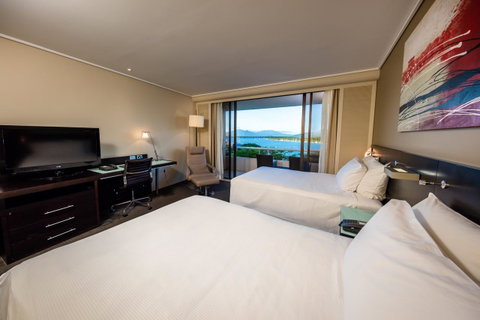 Hilton Cairns - Accommodation ACT 6