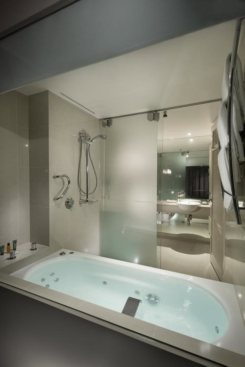 Hilton Cairns - Accommodation ACT 4