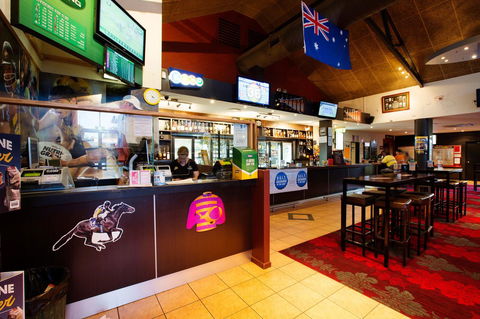 Glenmore Tavern - Accommodation ACT 21