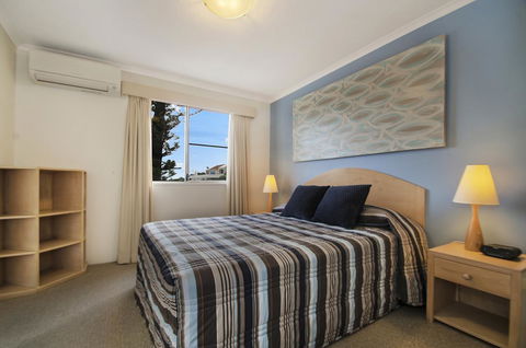 Beachcomber On The Spit - Accommodation ACT 13