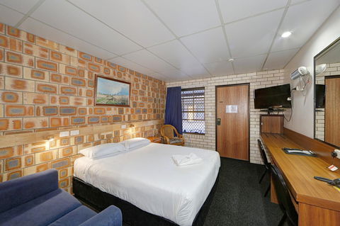 Chalet Motor Inn - Accommodation ACT 16
