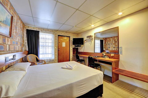 Chalet Motor Inn - Accommodation ACT 15